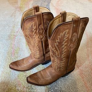 Women’s cowgirl boots